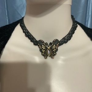 Choker necklace with lace and bead chain